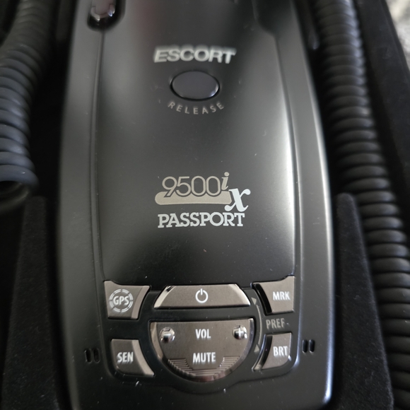 Passport 8500 X50 Radar Detector - Black - Picture 2 of 3